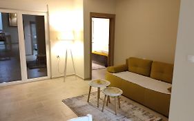 Apartman Front